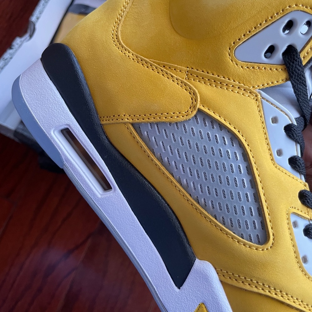 Men’s yellow air Jordan 5 retro size 10 - Picture 9 of 11